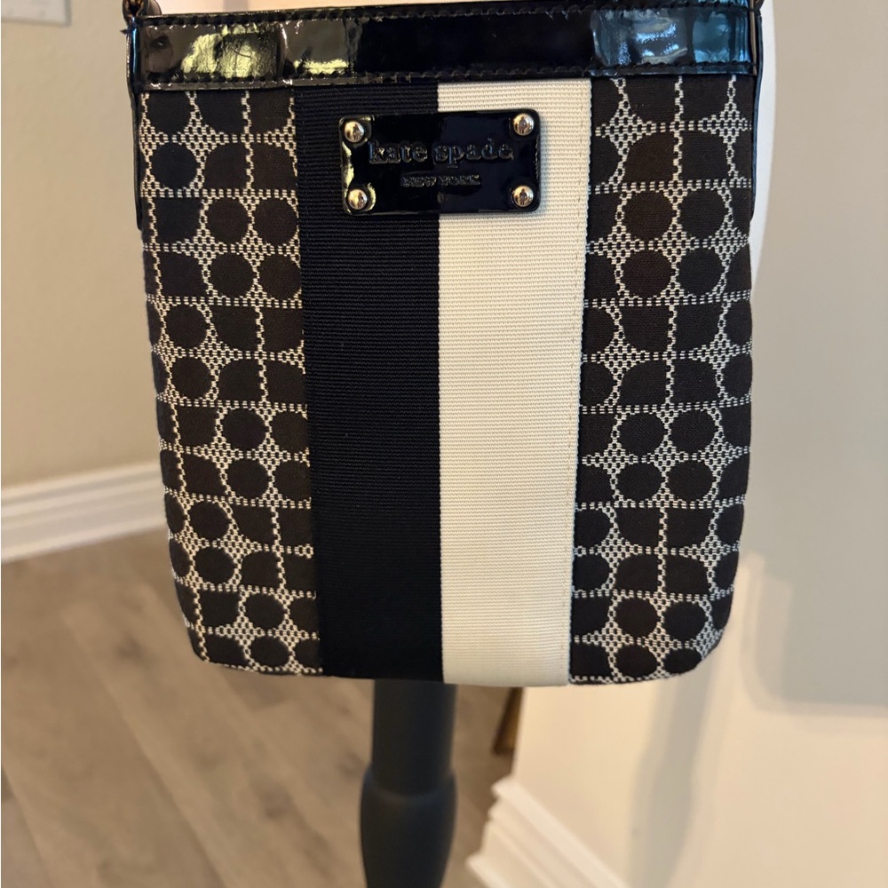 Kate Spade Black and Cream Crossbody Bag EUC - Picture 2 of 5